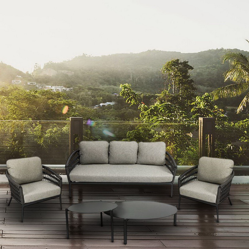 Що краще: купити готові садові меблі чи виготовити самостійно