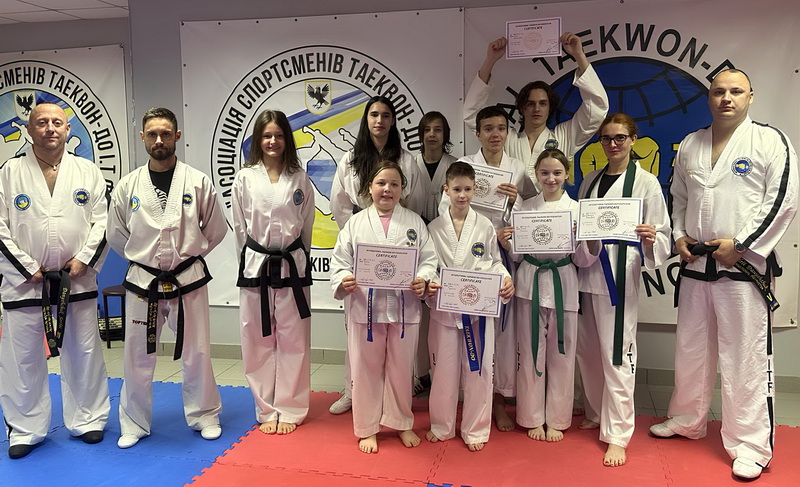 У Франківську пройшла атестація на кольорові пояси