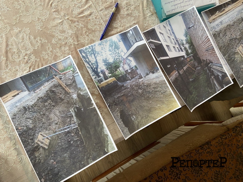 У Франківську на землі поліції зводять багатоповерхівку, що «наступає» на будинок поруч