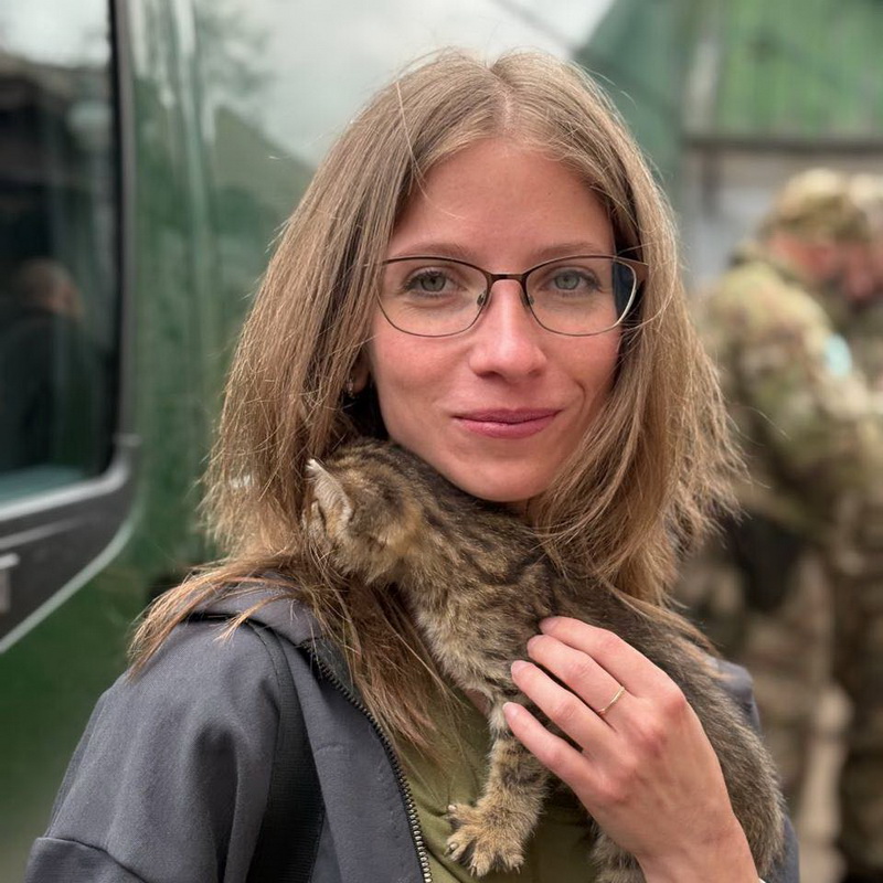 евакуювали, Від підвалів Донеччини до паліативних центрів Франківщини, громади Від підвалів Донеччини до паліативних центрів Франківщини: як громади і волонтери евакуювали та дають другий шанс людям із зони бойових дій