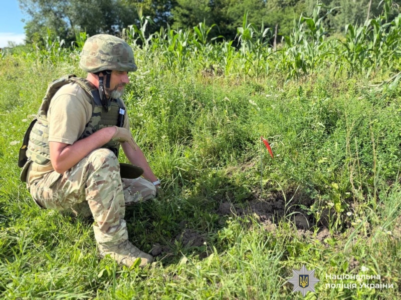 На Прикарпатті вибухотехніки ліквідовують наслідки ворожого обстрілу 21 липня