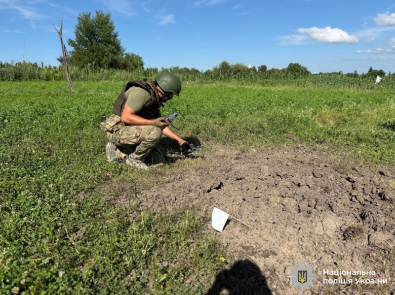 На Прикарпатті вибухотехніки ліквідовують наслідки ворожого обстрілу 21 липня