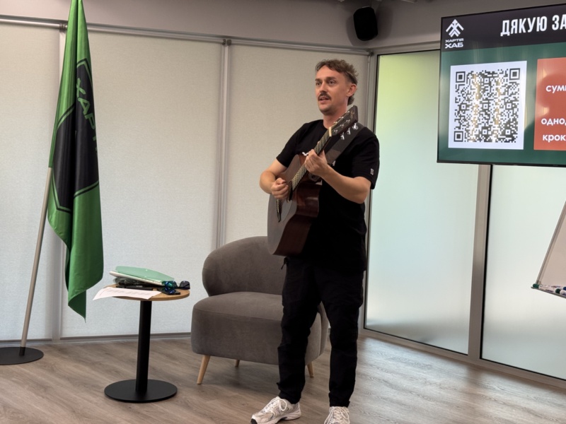 Євген Турчинов. У Франківську гітарист гурту «Жадан і Собаки» Євген Турчинов розповів як стати рок-зіркою