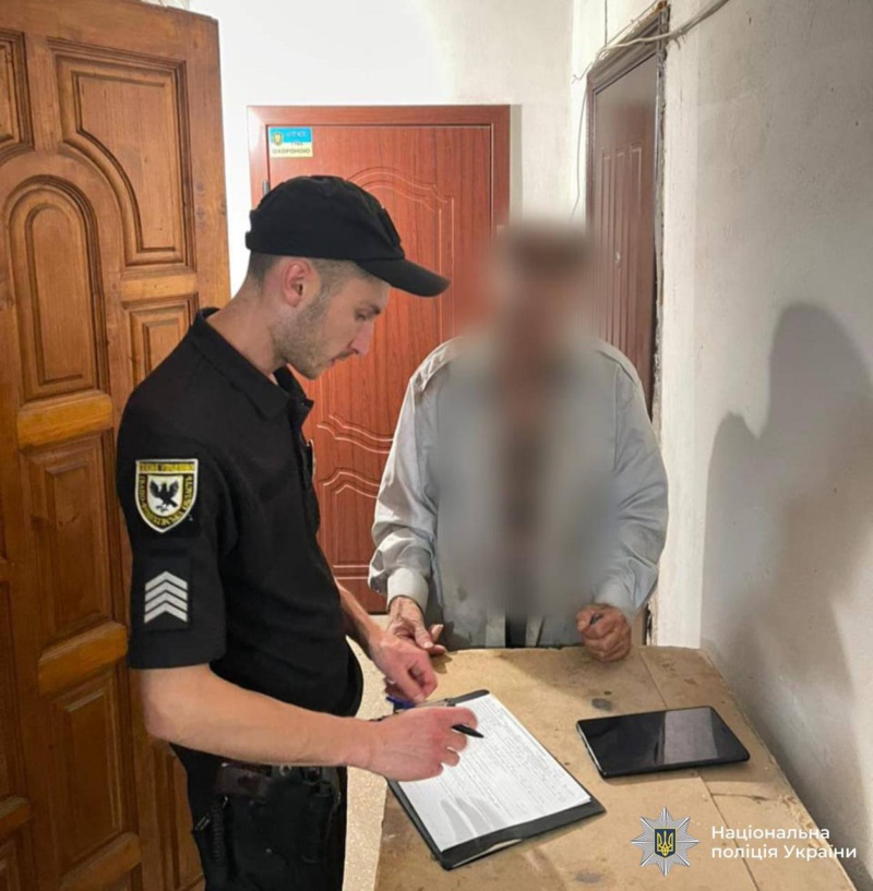 Увечері 16 серпня в Калуші на одній із центральних вулиць містяни побачили оголеного чоловіка