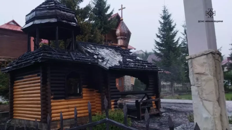 У селі Поляниця Надвірнянського району горіла каплиця