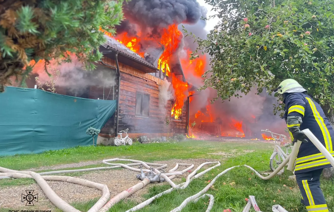 На Косівщині загасили пожежу житлового будинку