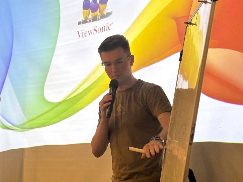 «Треба бачити все»: у Франківську хартійці розповіли базові речі про військо