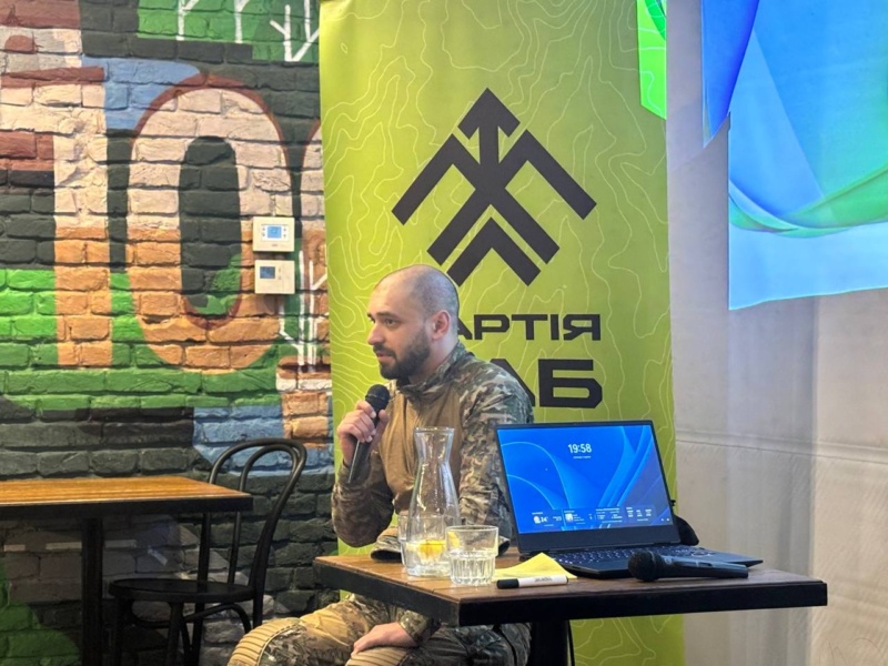 Хартія-Хаб у Франківську, Хартія, Дмитро Масалов, Дмитро Величко