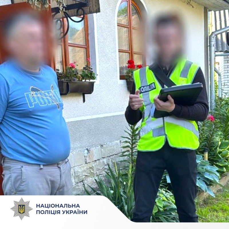 Прокурори Окружної прокуратури міста скерували до суду обвинувальний акт щодо місцевого мешканця, якого обвинувачують в організації каналу втечі ухилянтів за кордон України (ч. 3 ст. 332 КК України).