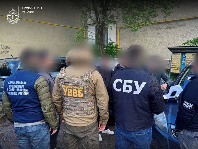 На Прикарпатті судитимуть правоохоронця, який продавав інформацію про людей у розшуку