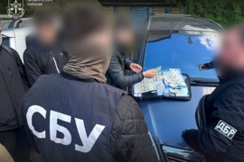 На Прикарпатті судитимуть правоохоронця, який продавав інформацію про людей у розшуку