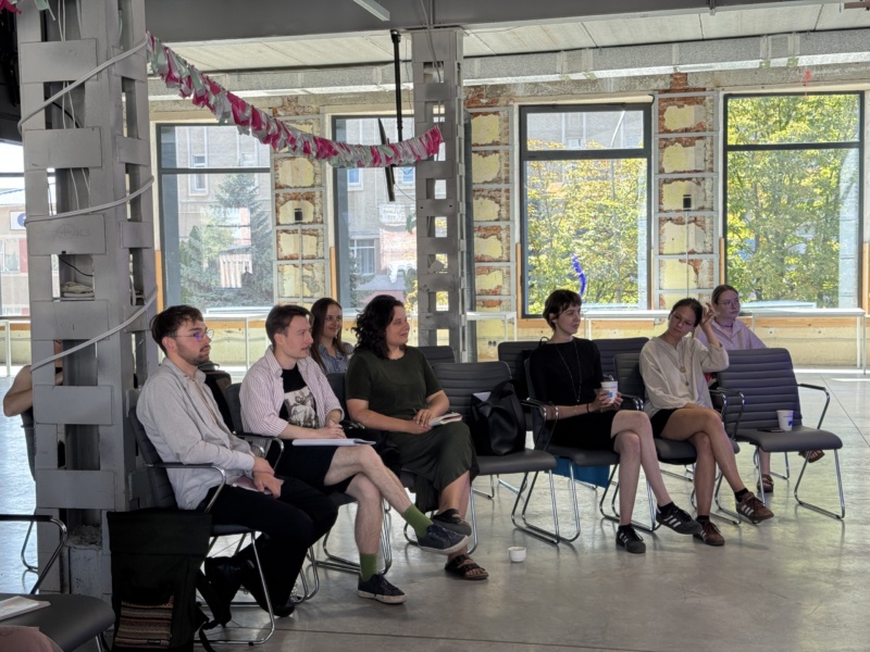 29 серпня, в межах фестивалю-воркшопу «Прописи» для молодих авторів лекцію прочитала журналістка, перекладачка та есеїстка Ірина Славінська.
