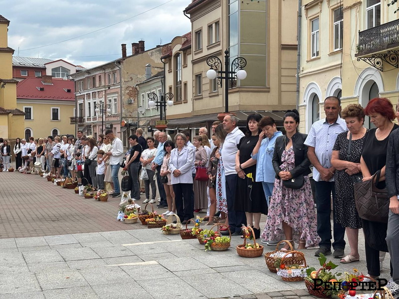 Українці святкують Преображення Господнє, яке в народі називають Яблучний Спас