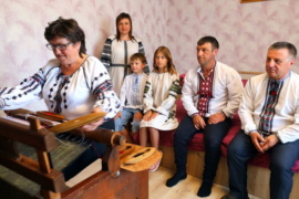 Родина ткачів з Воскресінців показала, як продовжує ремесло предків (ВІДЕО)