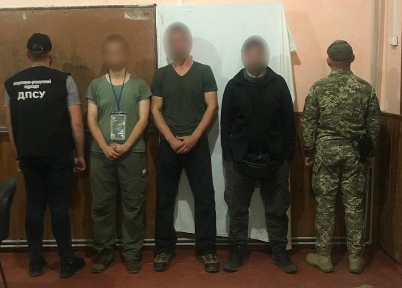 На Прикарпатті прикордонники затримали трьох "туристів" до Румунії