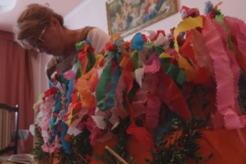 Струцінь і вінки. У селі на Коломийщині майстриня Леся Павлюк береже весільні традиції (ВІДЕО)