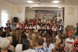 У селі на Калущині відтворили старовинні вечорниці, аби допомогти воїну-односельчанину