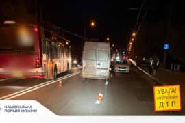 У Франківську на Пасічній автівка збила пішохода, який раптово вибіг на дорогу