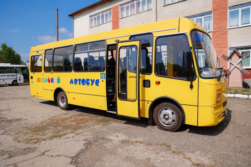 Надвірнянська грромада отримала новий шкільний автобус