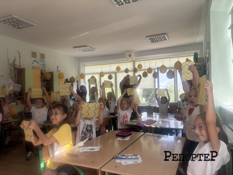 Юлія Боднар розповідає у франківських школах про вощанки та екологію