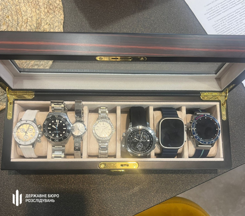 Державне бюро розслідувань спільно з Управлінням внутрішньої та власної безпеки ДПСУ викрило схему переправлення чоловіків призовного віку через державний кордон.  П'ятьох прикордонників затримано.