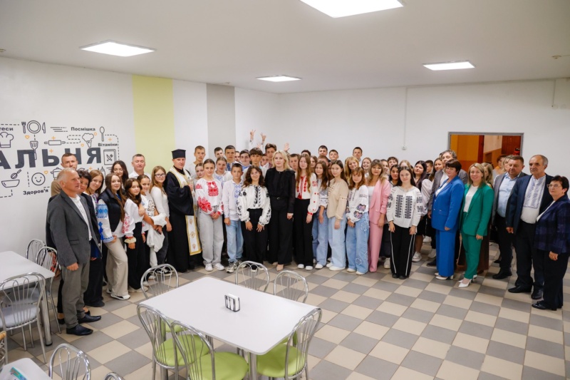 Тепер Сваричівський ліцей має оновлений харчоблок і новий шкільний автобус