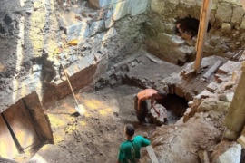 Археологи знайшли в Галицькому замку фрагменти скляних виробів XVII–XVIII століття