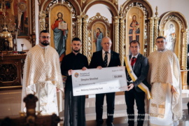 Лицарі Колумба вручили стипендію на навчання у семінарії сину загиблого військового
