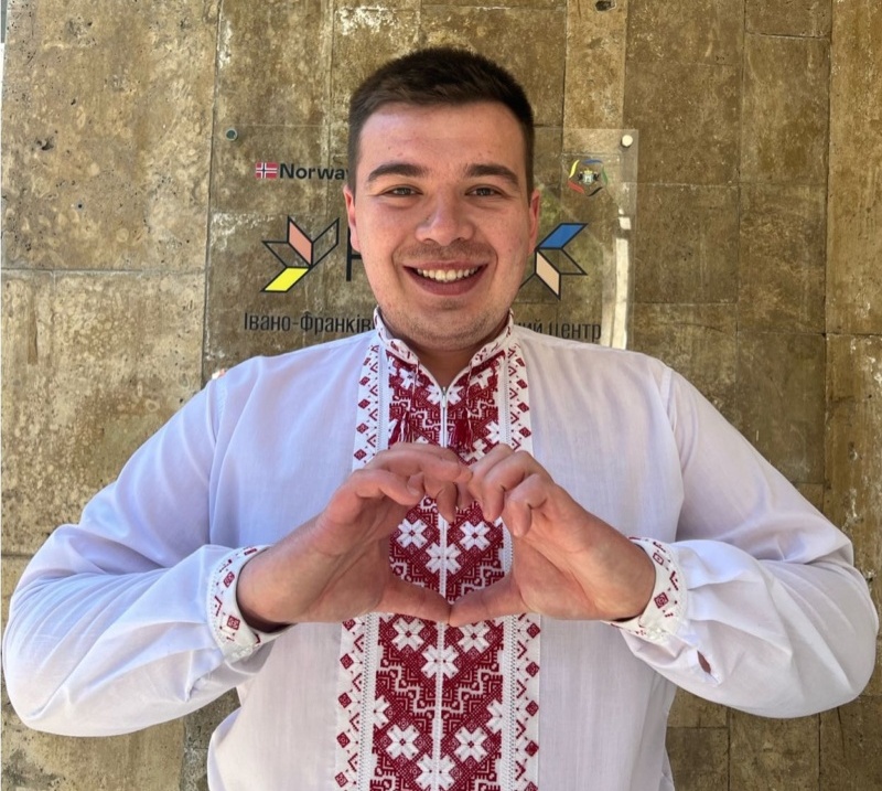 Уже два роки в Івано-Франківську працює молодіжний центр «Рух». Тут організовують різні тренінги, квести, майстер-класи