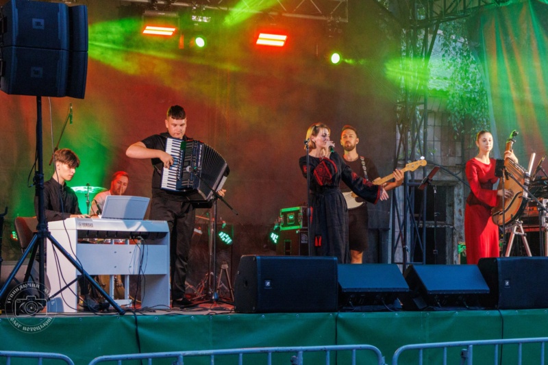 У Франківську на «На_шапку FESTIVAL» зібрав понад 88 тисяч гривень для онкохворих дітей