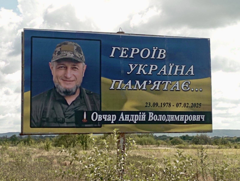 У Калуській громаді оновили білборди з портретами полеглих бійців. Ініціативу реалізовує Калуська міська рада спільно з КП «Міський інформаційний центр».