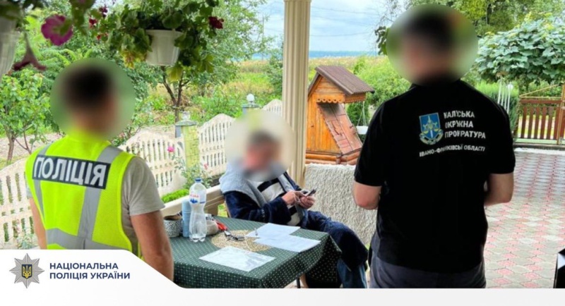 Поліцейські завершили досудове розслідування щодо директора одного з державних навчальних закладів Калуського району.  Його підозрюють у незаконній передачі понад 184 гектарів земель державної форми власності.