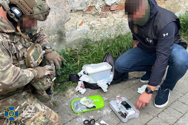 У Львові два підлітки хотіли підірвати автомобіль військового