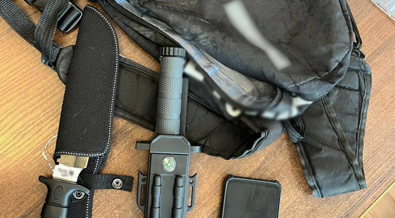 поліція ніж