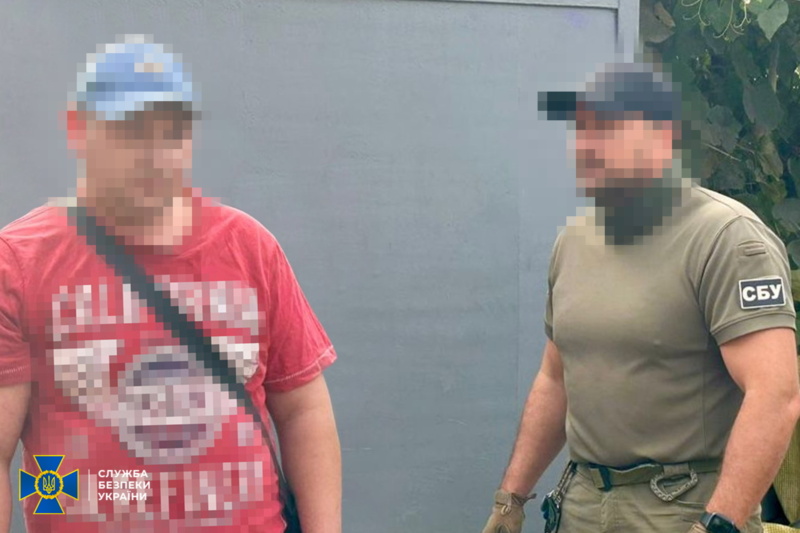 СБУ затримала агента рф, який хотів скорегувати ворожі удари по українських військових