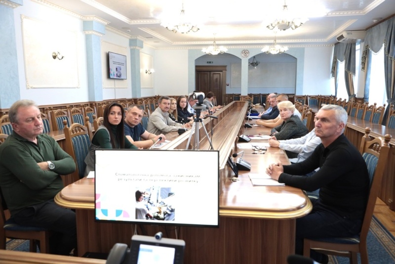 На Івано-Франківщині ветерани та ветеранки можуть отримати безкоштовну стоматологічну допомогу. Програмою передбачено лікування зубів, зубопротезування та медичні огляди.