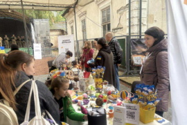 Благодійний ярмарок, концерт, майстер-класи. На території Палацу Потоцьких відзначають День захисників і захисниць