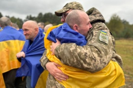 Україна повернула з полону 205 військових та цивільних