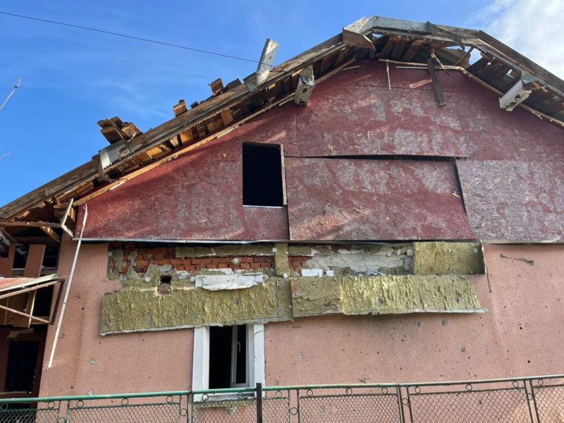 Прикарпатці з пошкодженими через ворожий обстріл будинками