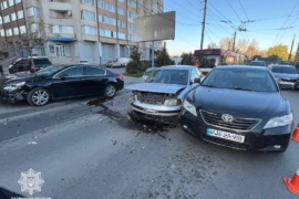 У Франківську на Івасюка сталася ДТП з трьома автомобілями