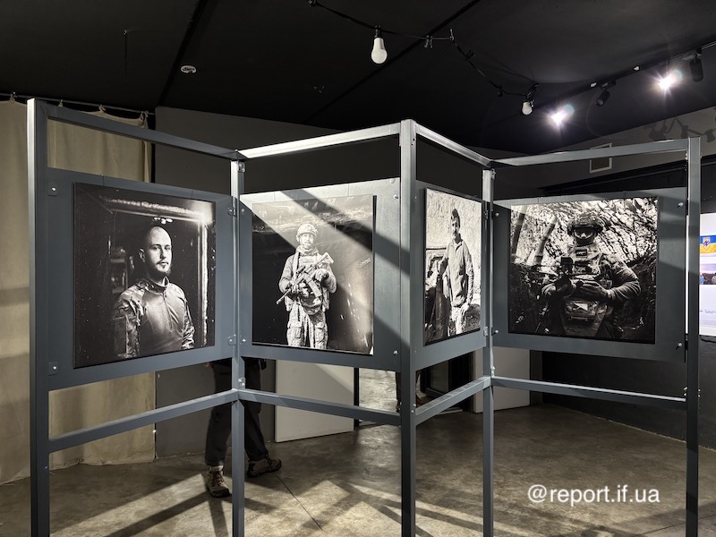 Фотоісторії, виставка «Азову» у Франівську, плівка, «Азов»