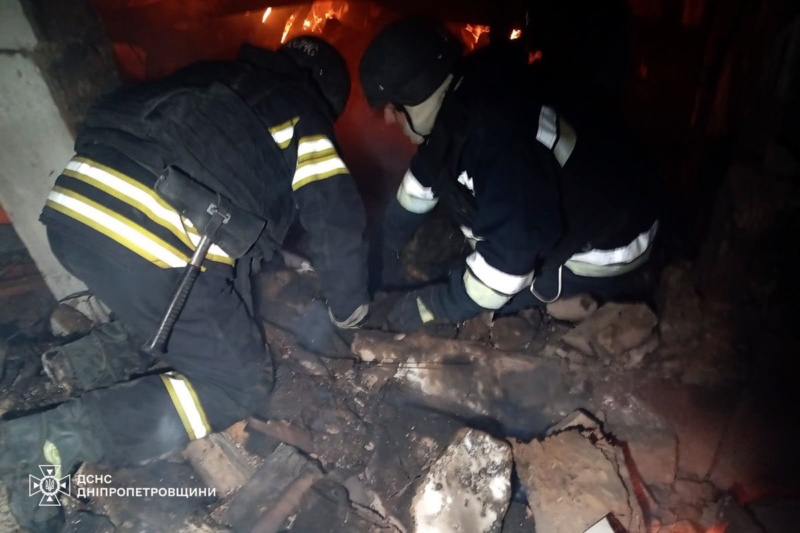Уночі росіяни атакували Дніпропетровщину: поранена жінка, зруйнований будинок 