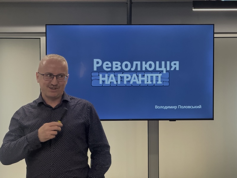 У четвер, 2 жовтня в Івано-Франківську  у просторі «Хартія-Хаб», що на Промприладі, відбулась лекція, присвячена 35-й річниці Студентської революції на граніті.