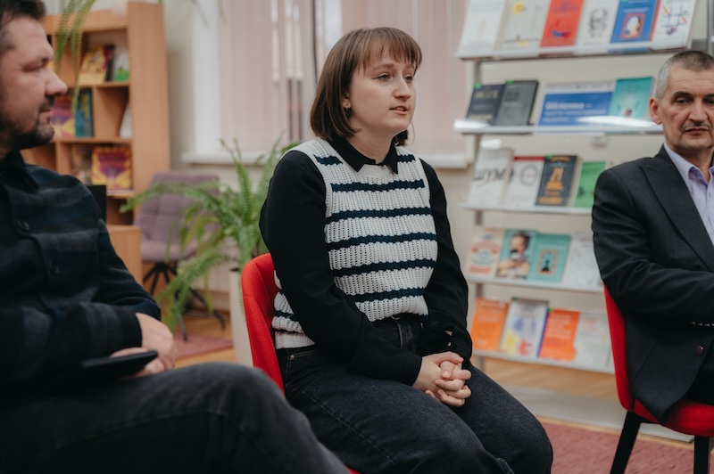 Ярина Микитин, читання