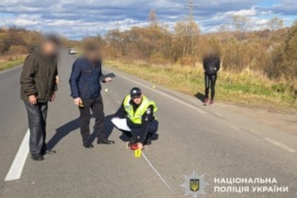 На Прикарпатті поліція розшукує водія, який на смерть збив пішохода і втік