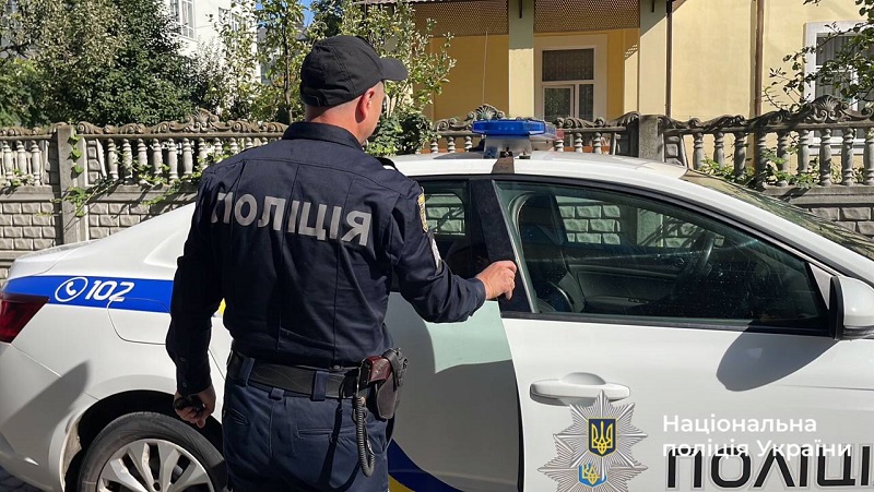 Поліція у Франківську шукає чоловіка, який побив двох підлітків