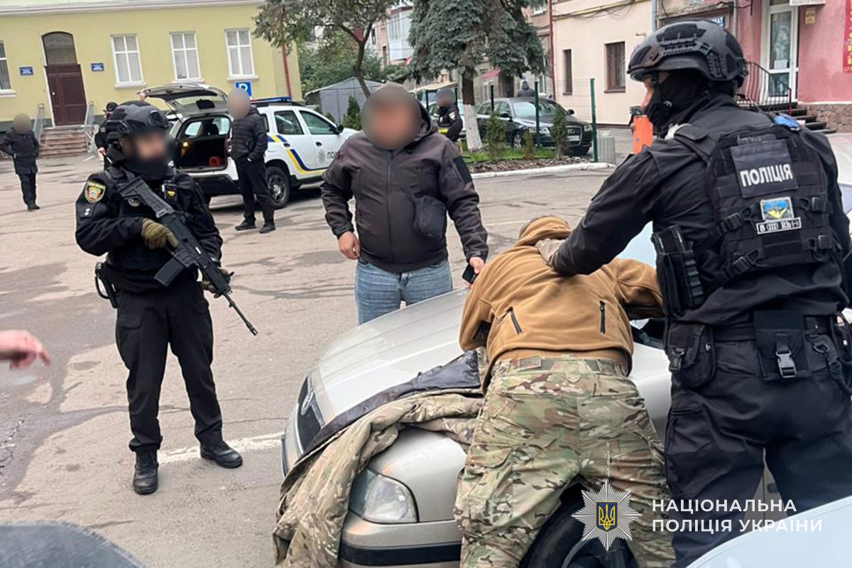 Затримали рекетирів, які знущалися з військових на реабілітації у Тернопільській та Франківській областях
