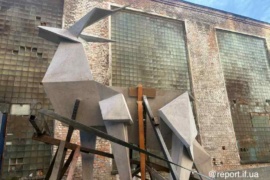 У Франківську показали скульптуру Жанни Кадирової, яку евакуювали з Покровська