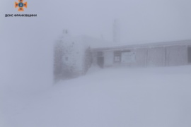 На Чорногорі засипало снігом – перемети до 80 см