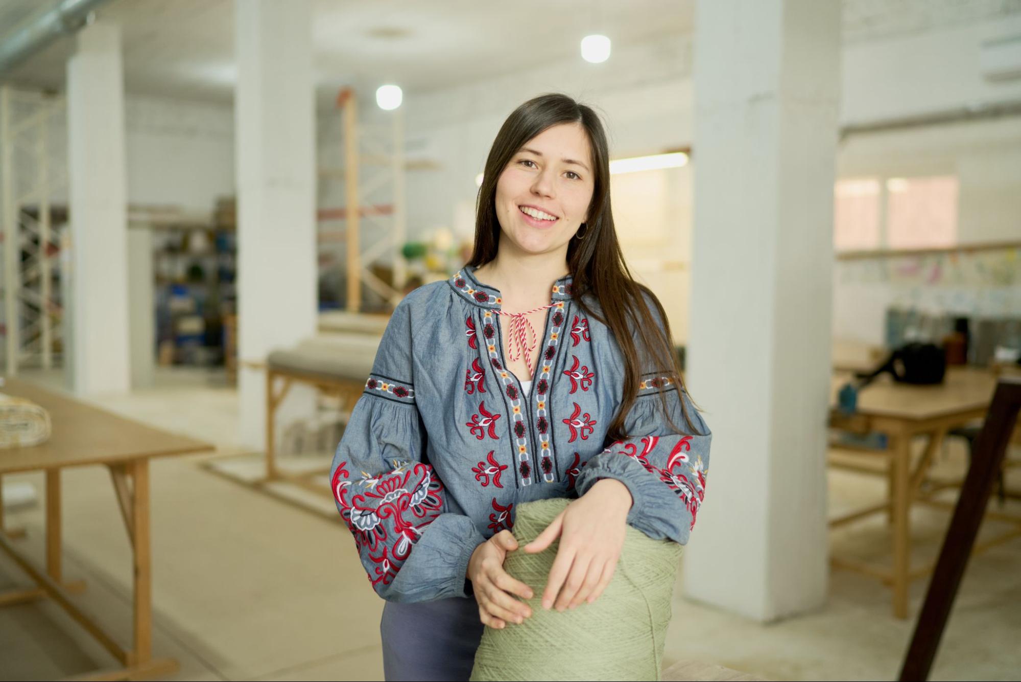 Ярослава Шкурат, майстриня гобеленового ткацтва